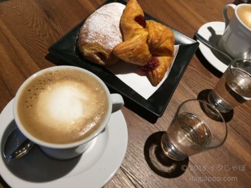 イタリアの朝食 カフェ