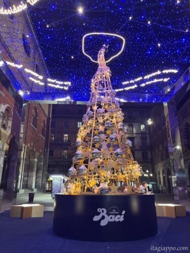 ミラノのクリスマスツリー　Baci　2023年