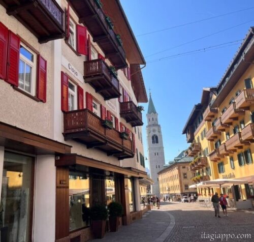 コルティナ・ダンペッツオ　コルソ・イタリア通り